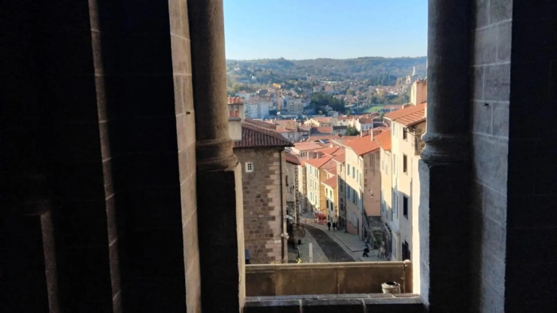 Charmant 2 Pieces Au Pied De La Cathedrale, Lumineux Et Tout Inclus, Idealement Situe En Centre-Ville. - Fr-1-582-379 Le Puy-en-Velay 0*,  France