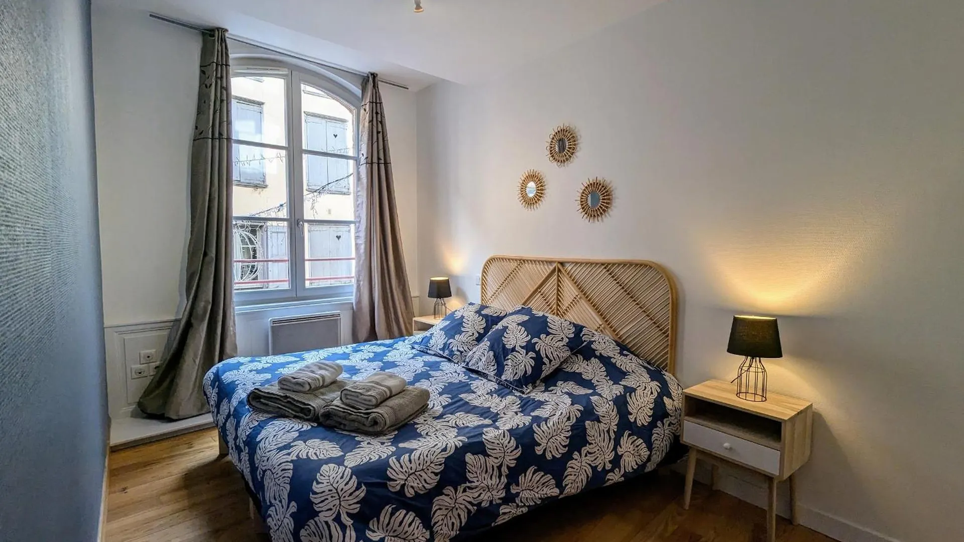 Charmant 2 Pieces Au Pied De La Cathedrale, Lumineux Et Tout Inclus, Idealement Situe En Centre-Ville. - Fr-1-582-379 Le Puy-en-Velay 0*,
